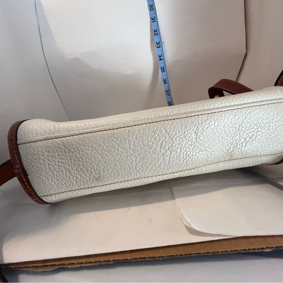 Liz Claiborne Brown and Cream Crossbody Bag - Picture 4 of 6